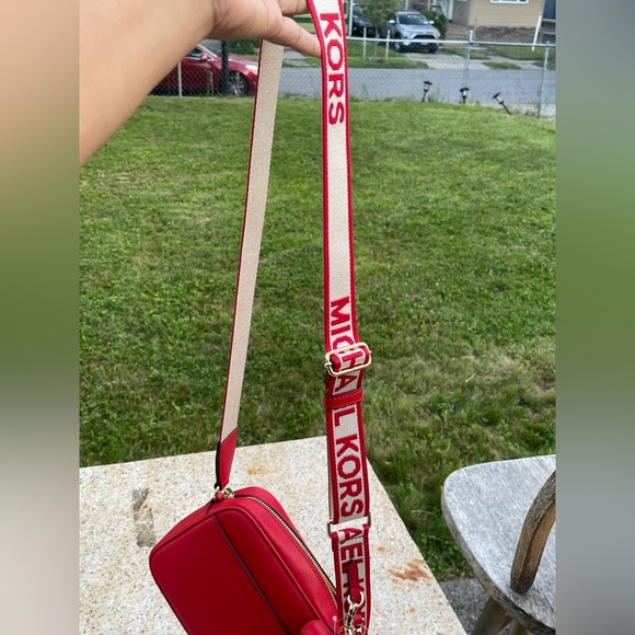 MICHAEL KORS Jet Set Medium Leather Crossbody Bag with Case for airpods NWT - Picture 8 of 13